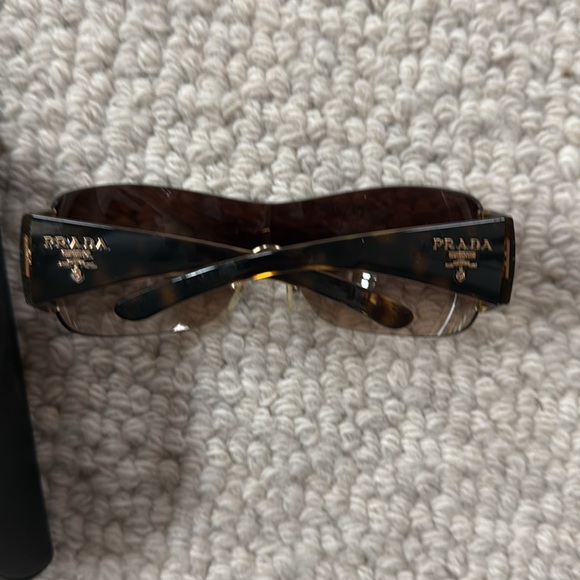 Prada sunglasses. Perfect condition! - Picture 3 of 7